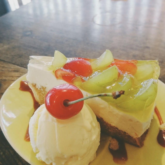 【kitoao】ゆったりカフェタイム♪さくらんぼとマスカットのレアチーズケーキ