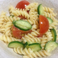タバスコでさっぱりサラダパスタ。