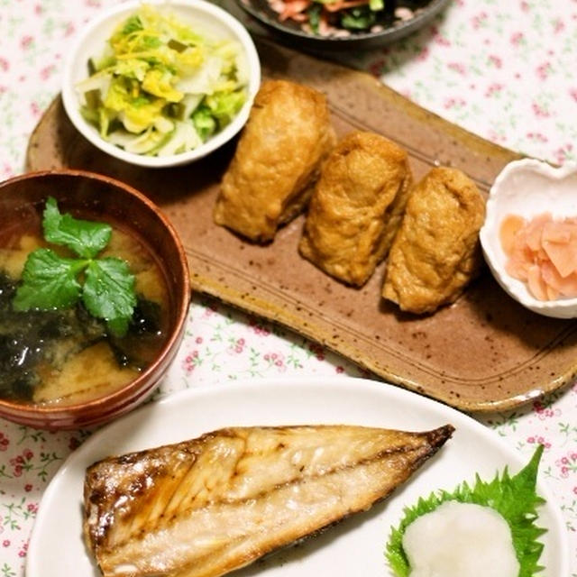 いなり寿司と鯵の開き定食