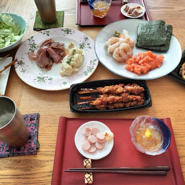 お刺身、フライ盛り合わせ、ローストビーフ、塩キャベツなんかを並べて昼から家呑み