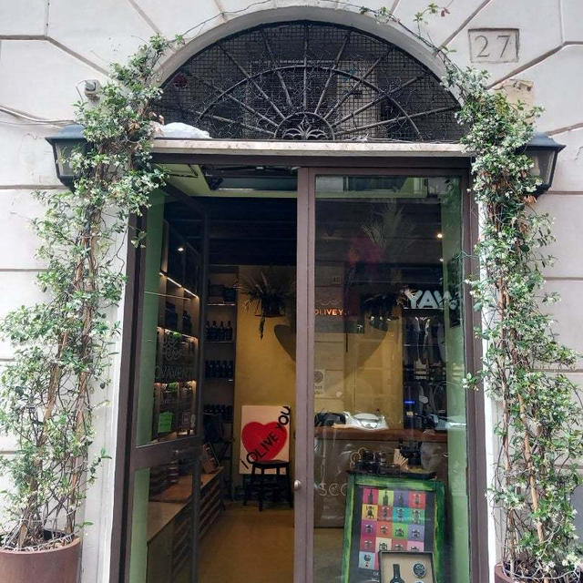 ローマの美味しいオリーブオイル屋さん！テイスティングもできる
