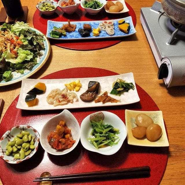 湯豆腐鍋、蒸しなす、プチトマトのマリネマカロニかさ増しサラダ、小鉢10品で晩酌
