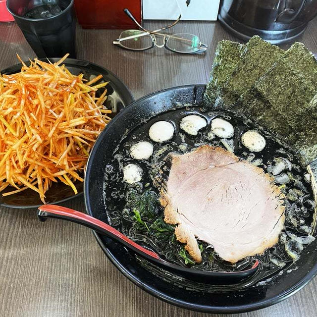マー油ラーメン山盛りネギ追加の味付きうずら5個を啜る 〜壱系ラーメン〜