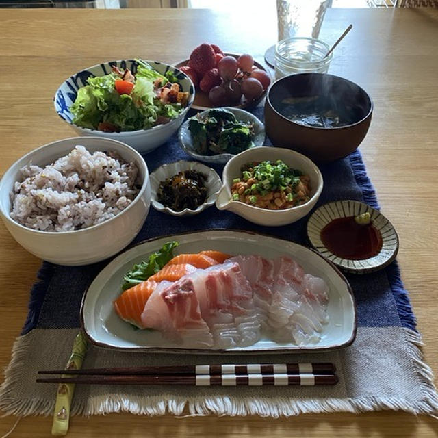 豪華な魚で朝定食と楽した朝ごはん。