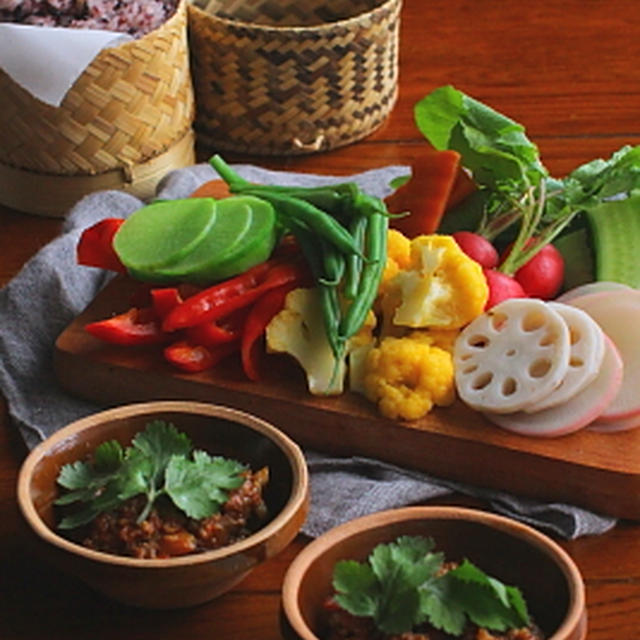 タイ風 野菜のミートソースディップ（ナムプリックオーン）