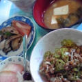 今朝の自分ご飯。オクラのカレー納豆とか桃とカルピスのヨーグルトとか♪