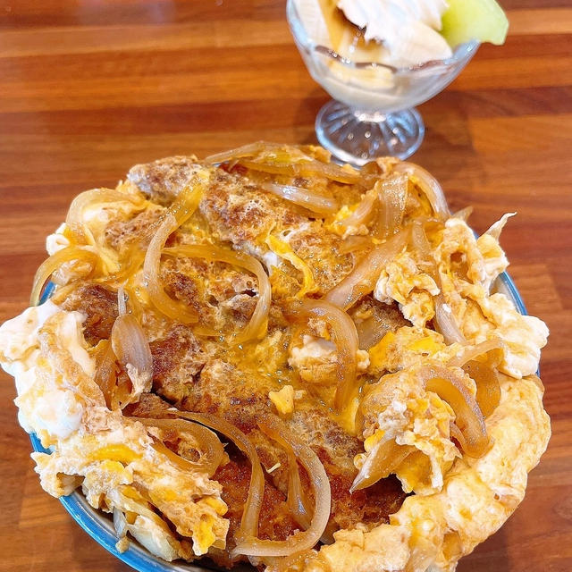 ランチはカツ丼です！！