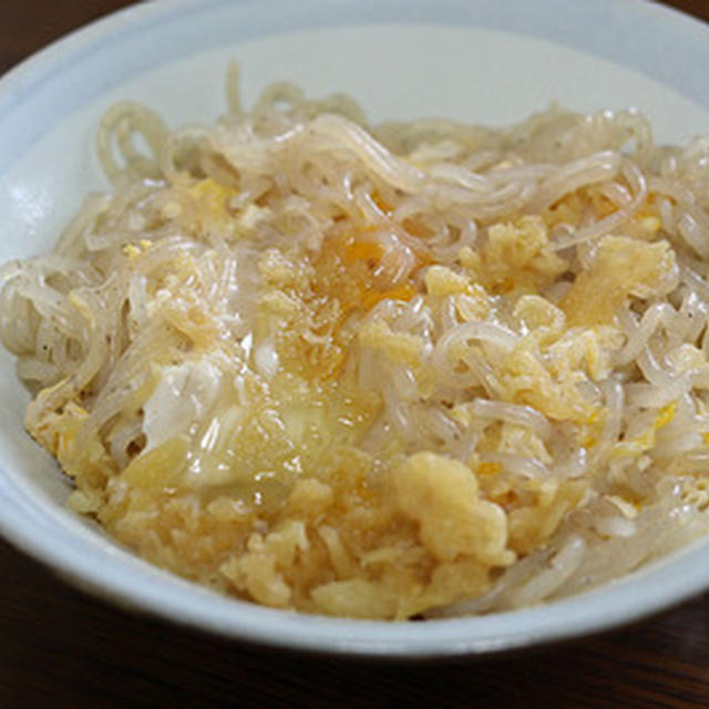 デタラメな昼ご飯に「糸コン丼」