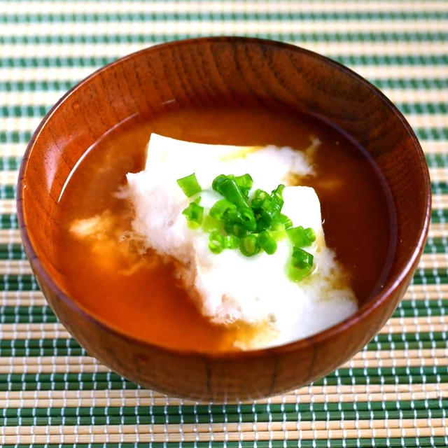 夏バテ対策に食べやすくておいしい！とろろ豆腐の味噌汁