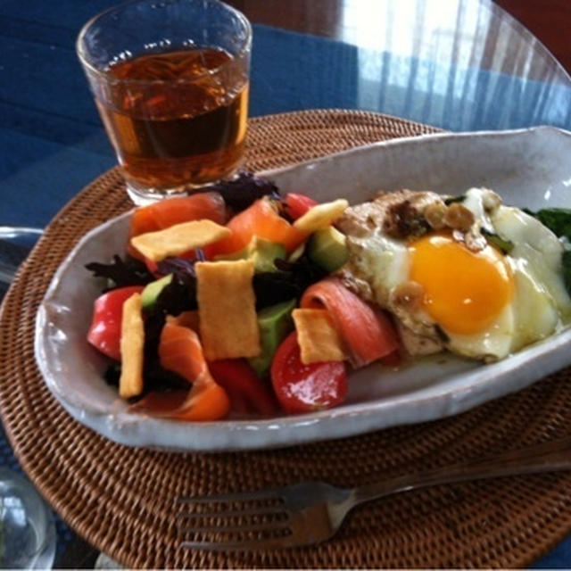 ヘルシーで美味しい♪お豆腐ステーキとサラダのプレートランチ