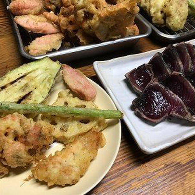 天ぷらと鰹のたたき。天たま丼