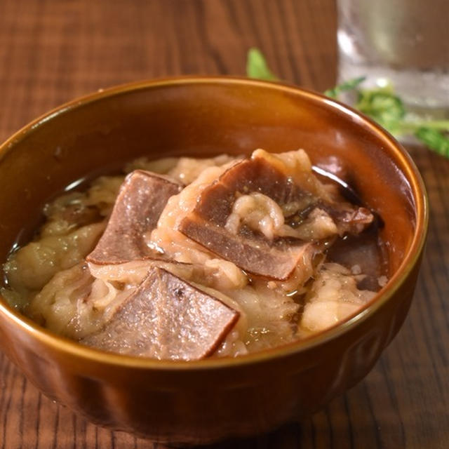 脂が最高♪牛すじ肉のトロトロ煮