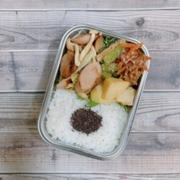 12/9～12/13のお弁当（キャベツとおさかなソーセージのぽん酢マヨ炒め、豚丼、タンドリーチキン、豆腐ハンバーグ、野菜炒め）