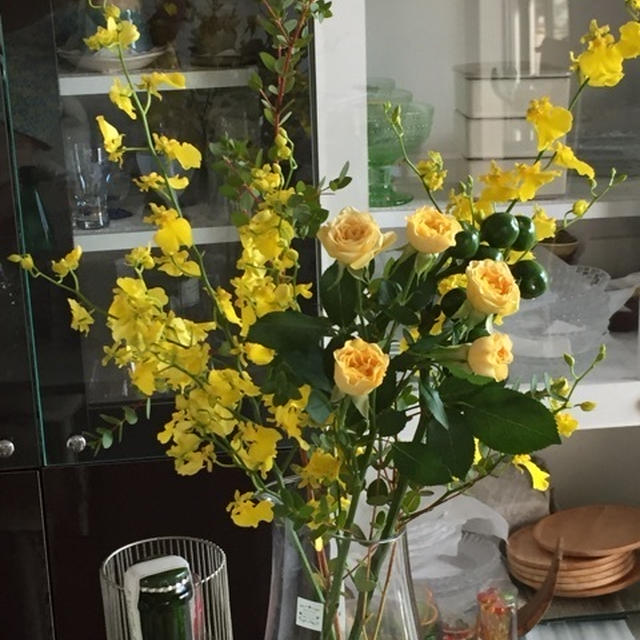 ビタミンカラーのお花と夕ご飯