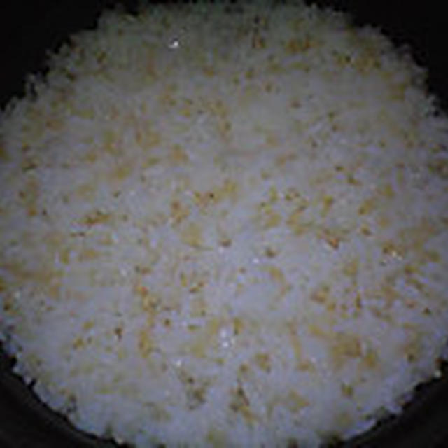 湯立てで白米（１００７）。。。山形県　庄内米　はえぬき　鶴岡産　愛米倶楽部　特別栽培米・白米（あいざわ米店）と茨城県産うまかっぺコシヒカリ玄米・新米（あいざわ米店）