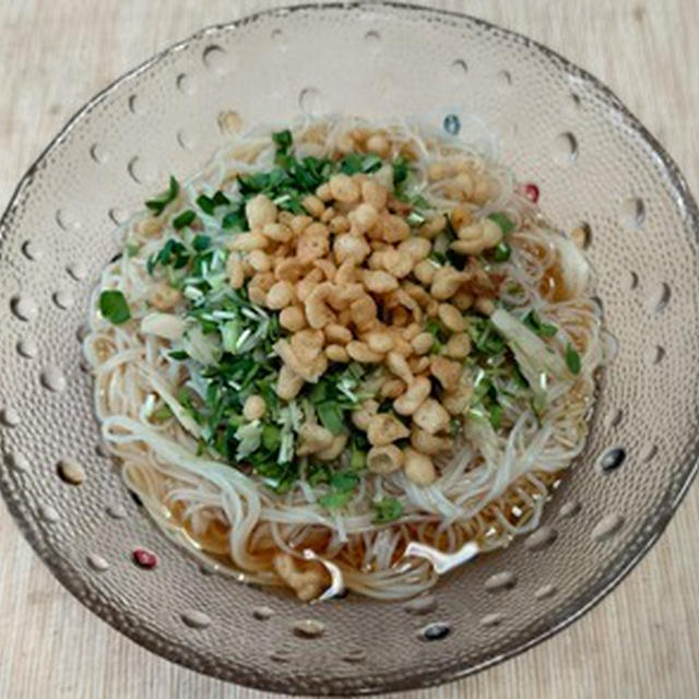 今年初の真夏日、ぶっかけそうめんの昼ごはん