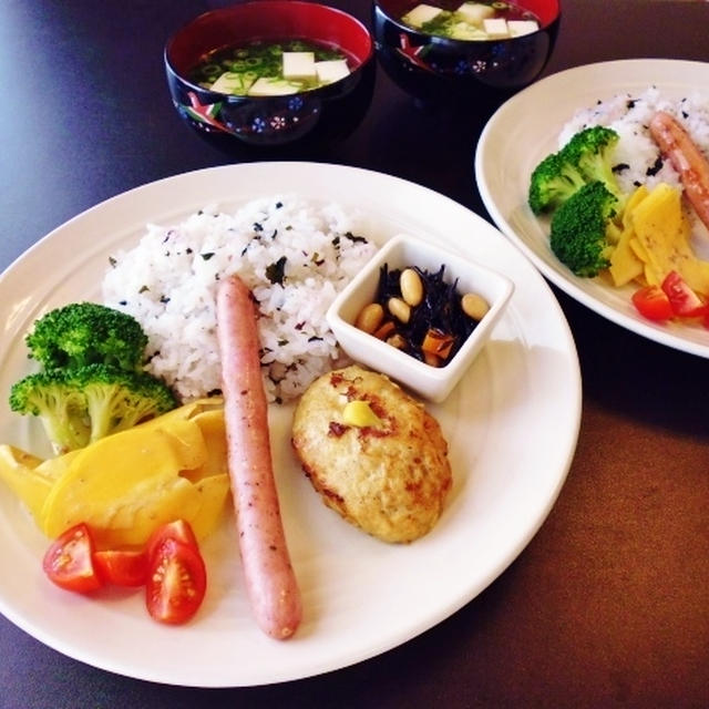 鶏つくねと混ぜ込み若芽梅じそごはんプレート