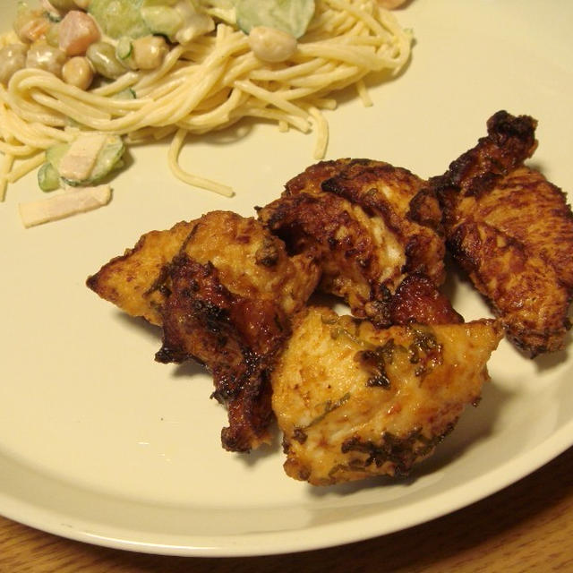 塩麹に漬けた鶏肉のしそニンニク唐揚げ。