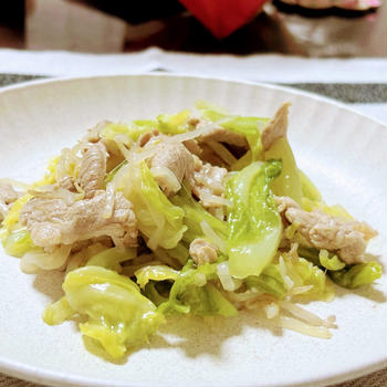豚肉とキャベツともやしのにんにく塩炒め