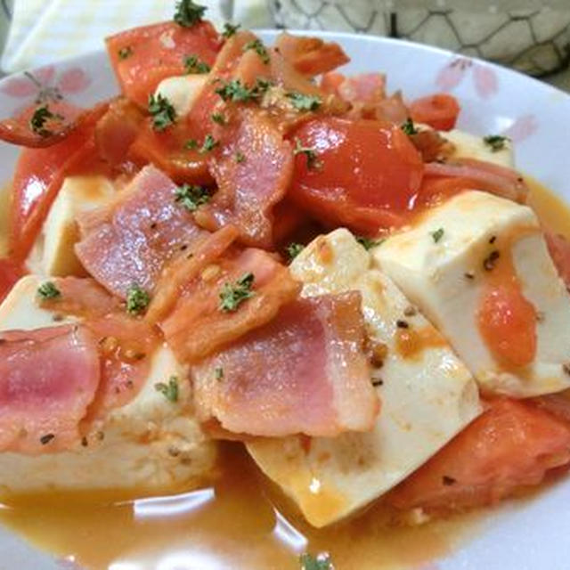 やばウマです♪　トマトと豆腐とベーコンのバター醤油炒め