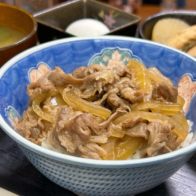 9.12【お家ごはん・夜】割引品お肉で牛丼❗️です。