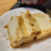 豆腐の味噌漬け　水切りしてラップに味噌塗って包むだけ