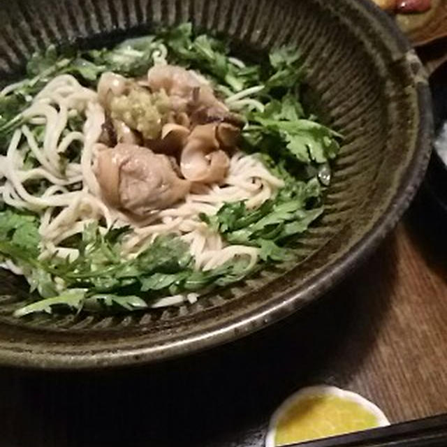 到来もので、つぶと春菊の和え蕎麦を