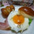 ボリュームたっぷり、焼き立てパンで朝食を！
