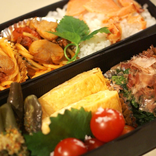 《弁当と晩ご飯》お馴染主人の弁当と晩ご飯（羽根付き餃子他です。）！！