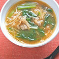 簡単＆具沢山＆減塩のおかずスープ2種〜えのきと小松菜の肉スープと水餃子と水菜のスープ。