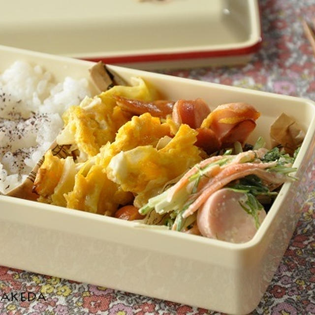 【節約弁当】冷めてもおいしい♪キャベツとウインナーのたまごやき弁当