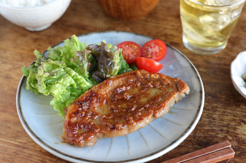 漬けておけば焼くだけで簡単！やわらかみそ漬け豚のソテー