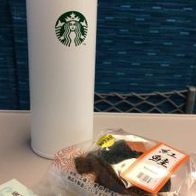 移動中とおにぎり。と外の飲みもの食べもの。