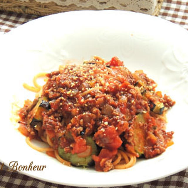 茄子とひき肉のトマトソースパスタ