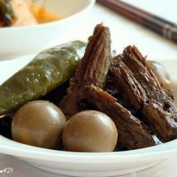 ほかほかご飯のお供に♪韓国風牛すね肉の醤油煮のレシピ