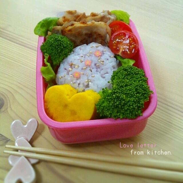 お花とハートのプチデコ女子弁当。