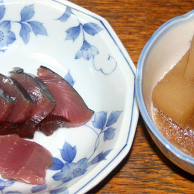 カツオの刺身と豚肉と大根の煮物