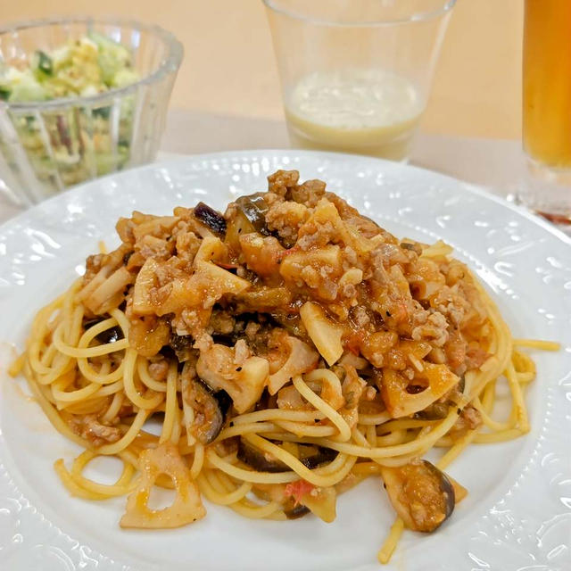 【鶏ひき肉とレンコンと秋ナスのミートソースパスタ）野菜たっぷりもりもり美味しい！