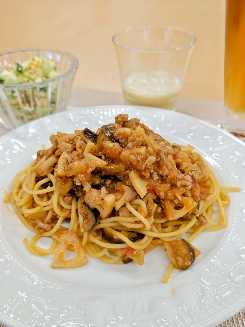 【鶏ひき肉とレンコンと秋ナスのミートソースパスタ）野菜たっぷりもりもり美味しい！