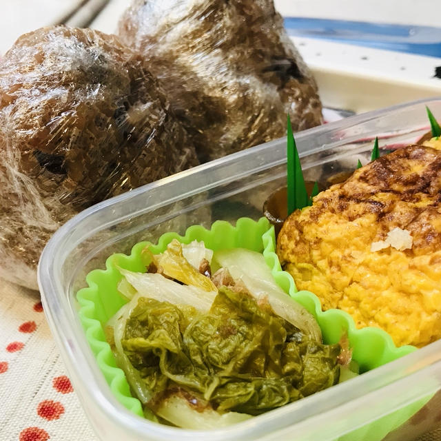 【弁当】酵素玄米のおにぎり/ねぎ入り厚焼き卵/白菜のじがつお煮/奈良漬