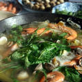 ベビーシッターの滞在より帰宅　野菜沢山アジアン風海鮮鍋料理