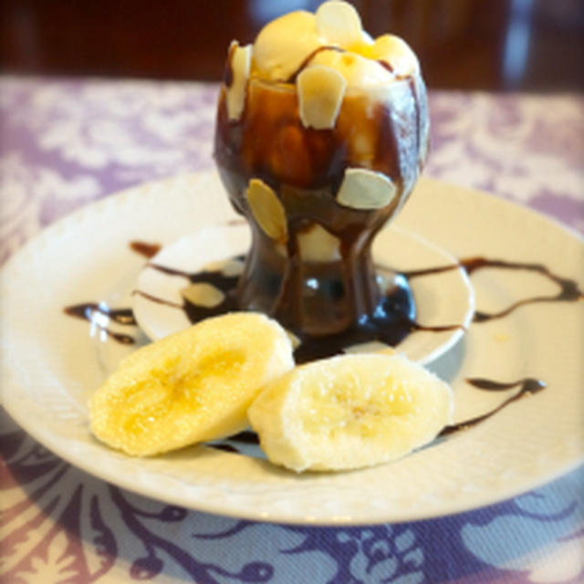 バニラアイスで「チョコレートサンデー」