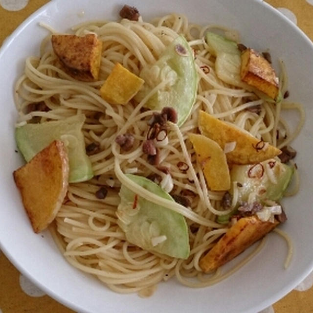 カボチャとズッキーニとアンチョビのパスタ