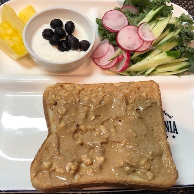 ピーナッツバタートースト♡休日朝ごはん