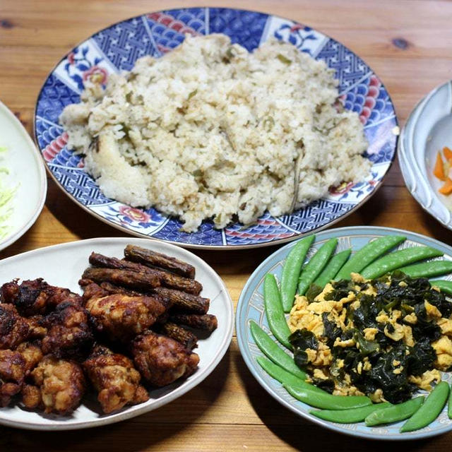 宇和海産ヒラメのアラの炊き込みごはん、自家採取ワカメの卵炒めほか。