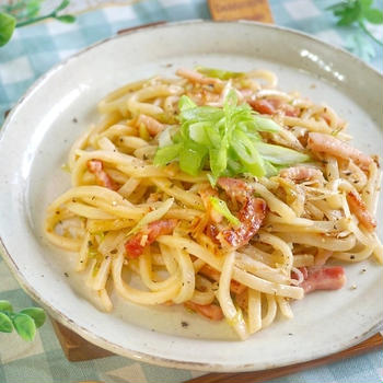 白ネギとベーコンの洋風モチモチ焼きうどん♪＆九州純バタークッキー