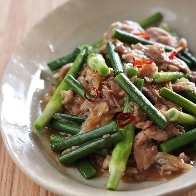 豚肉とにんにくの芽の炒め物