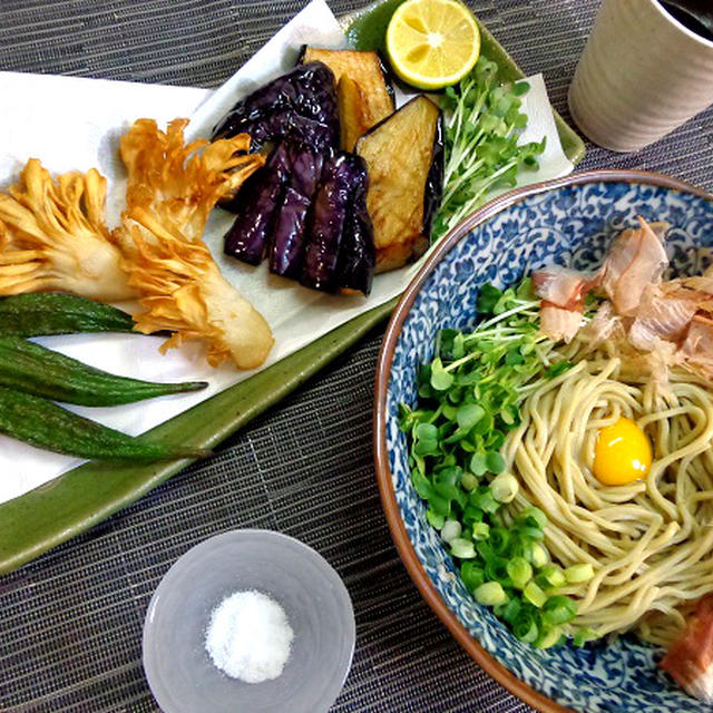 揚げ野菜とぶっかけ冷やし蕎麦♪彩涼しげ 簡単美味しくお腹満足♪♪