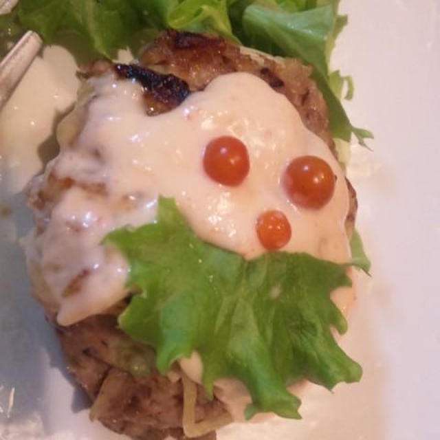マルちゃん焼きそばお酒に合うレシピ＊ゴボウバーグ＜たらこソース＞そば巻着んちゃん　(キッチン　ラボ）