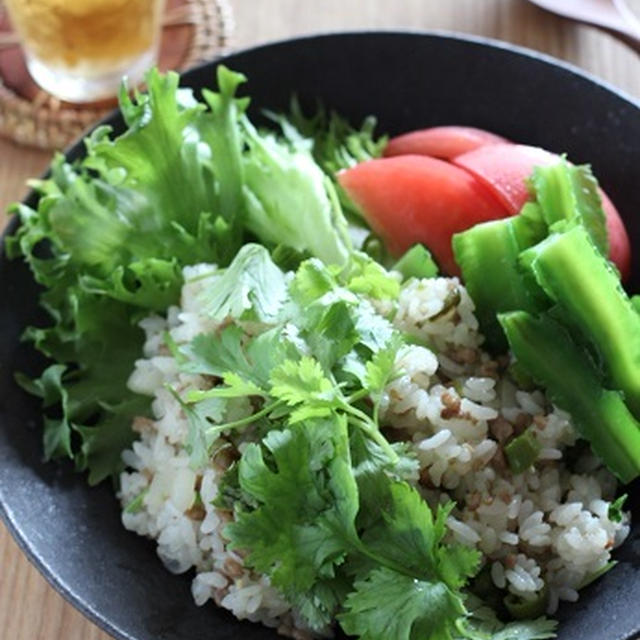 青唐辛子と塩レモンのそぼろで炒めごはん